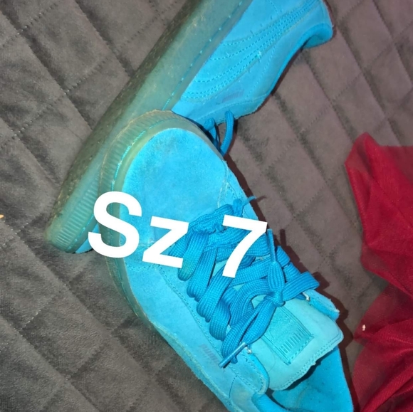 Sneakers all sz 7 - Picture 2 of 8